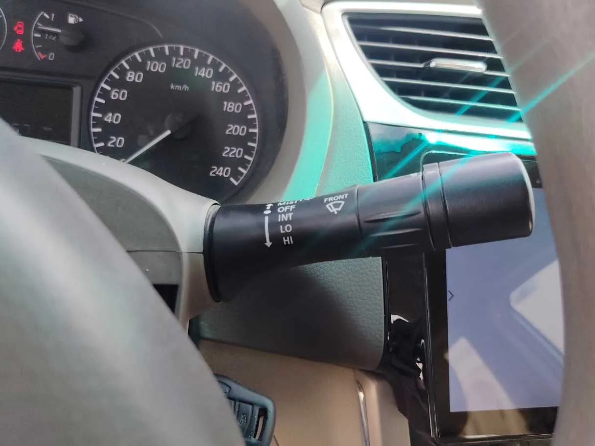 Car image 30