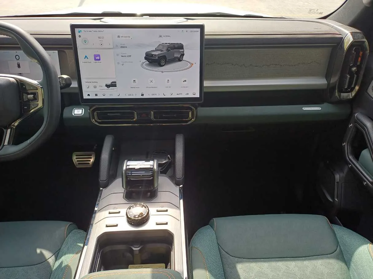 Car image 16