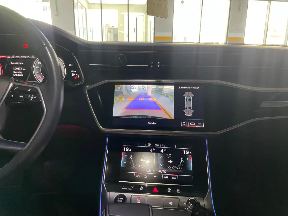 Car image 18