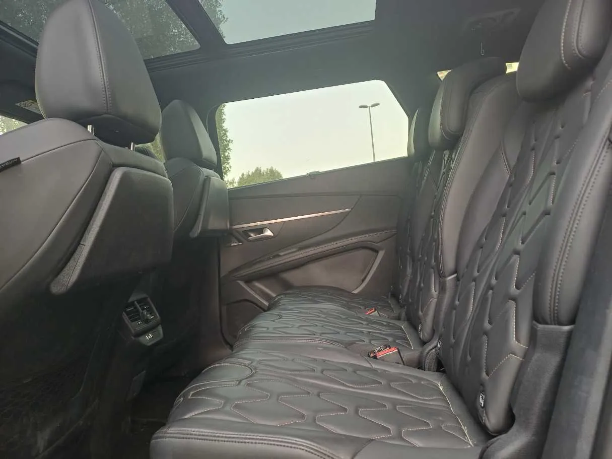 Car image 13