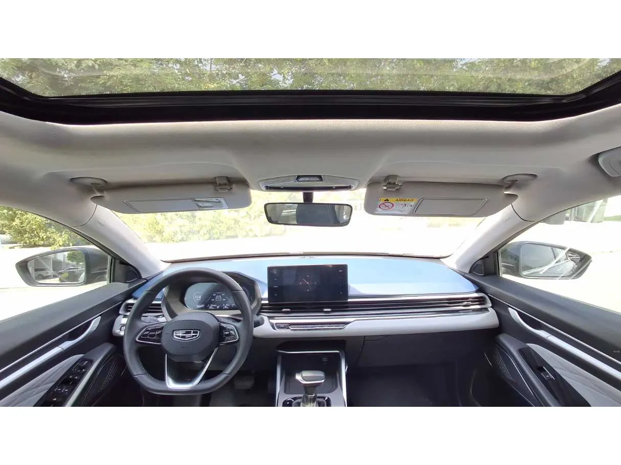 Car image 14