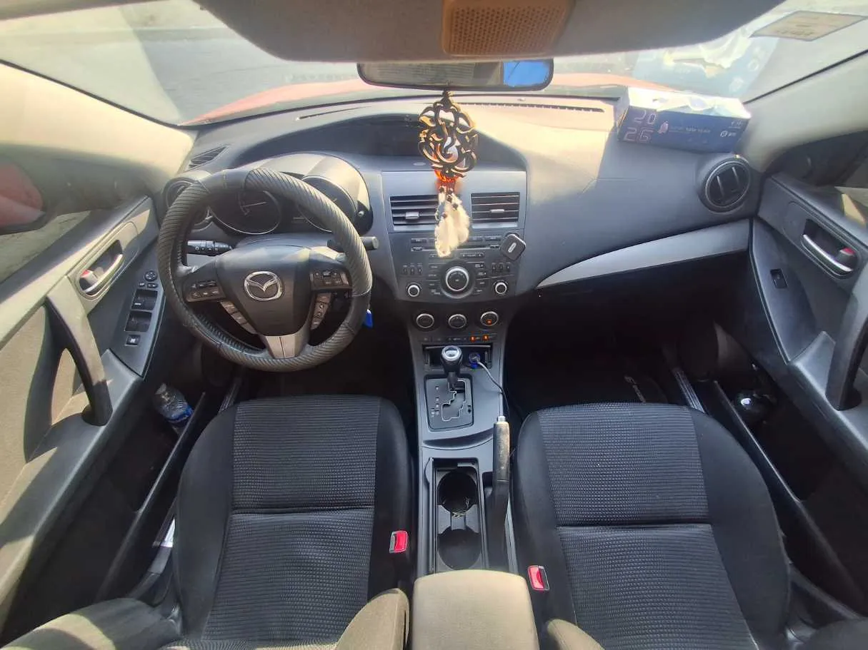 Car image 14