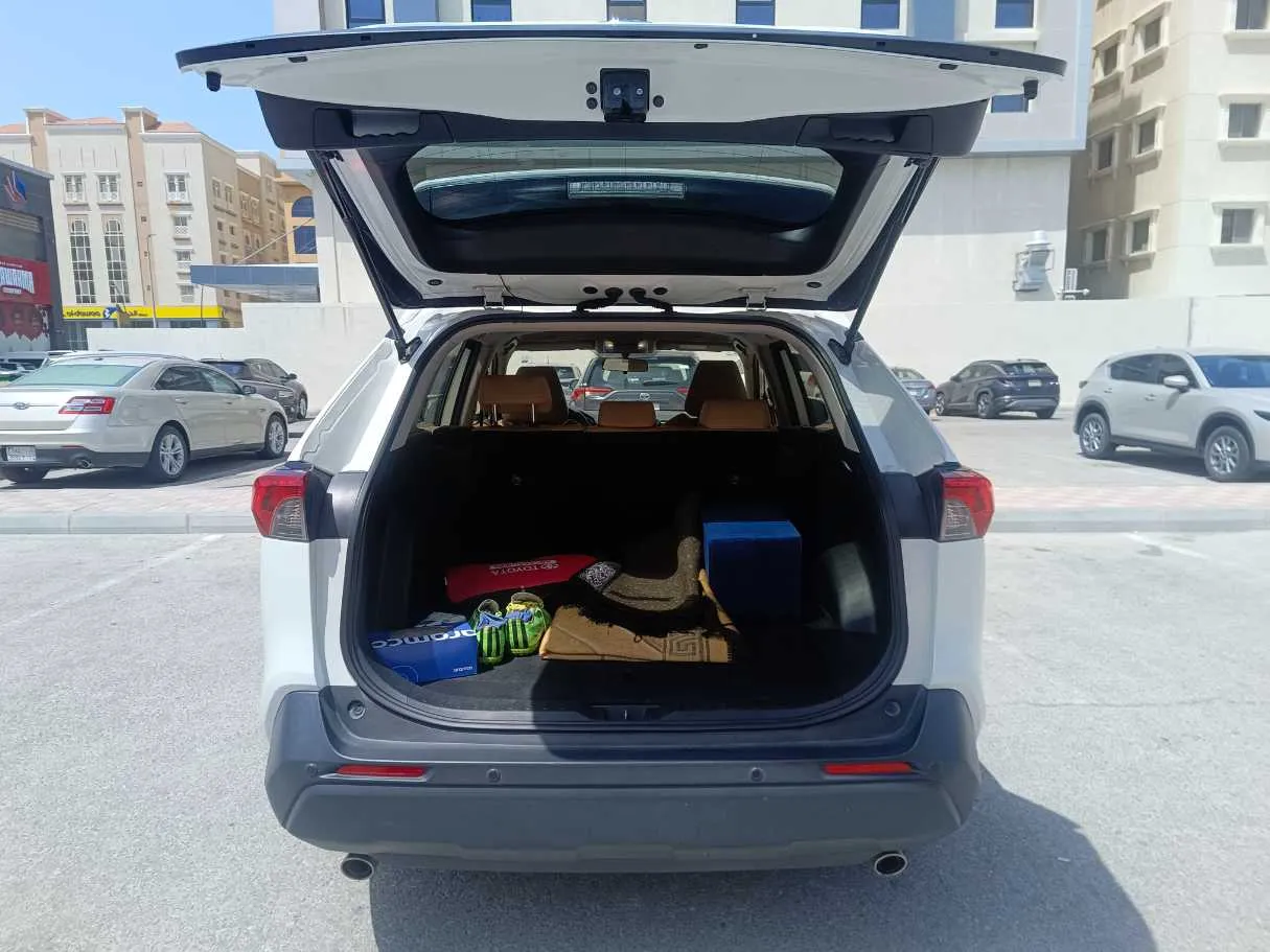 Car image 26