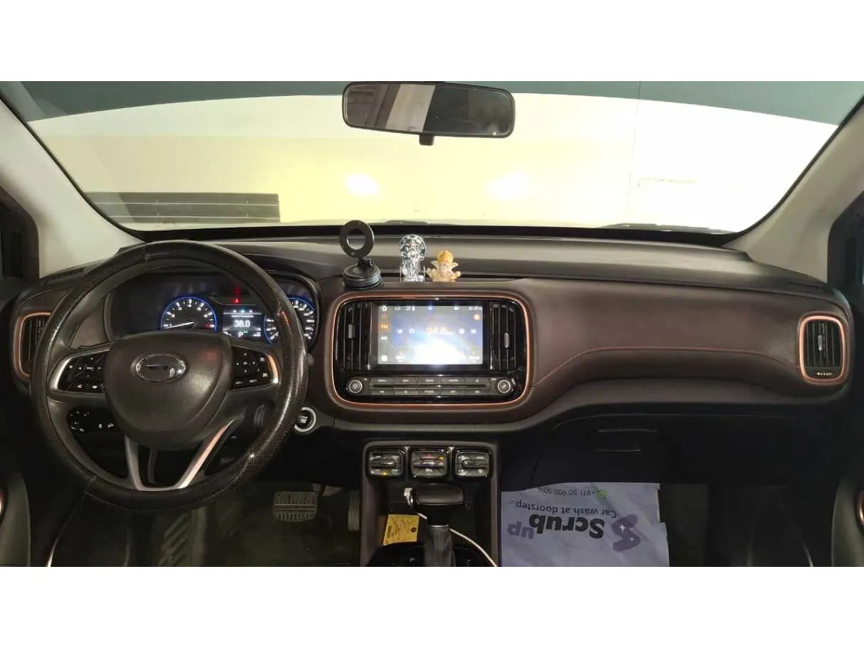 Car image 9