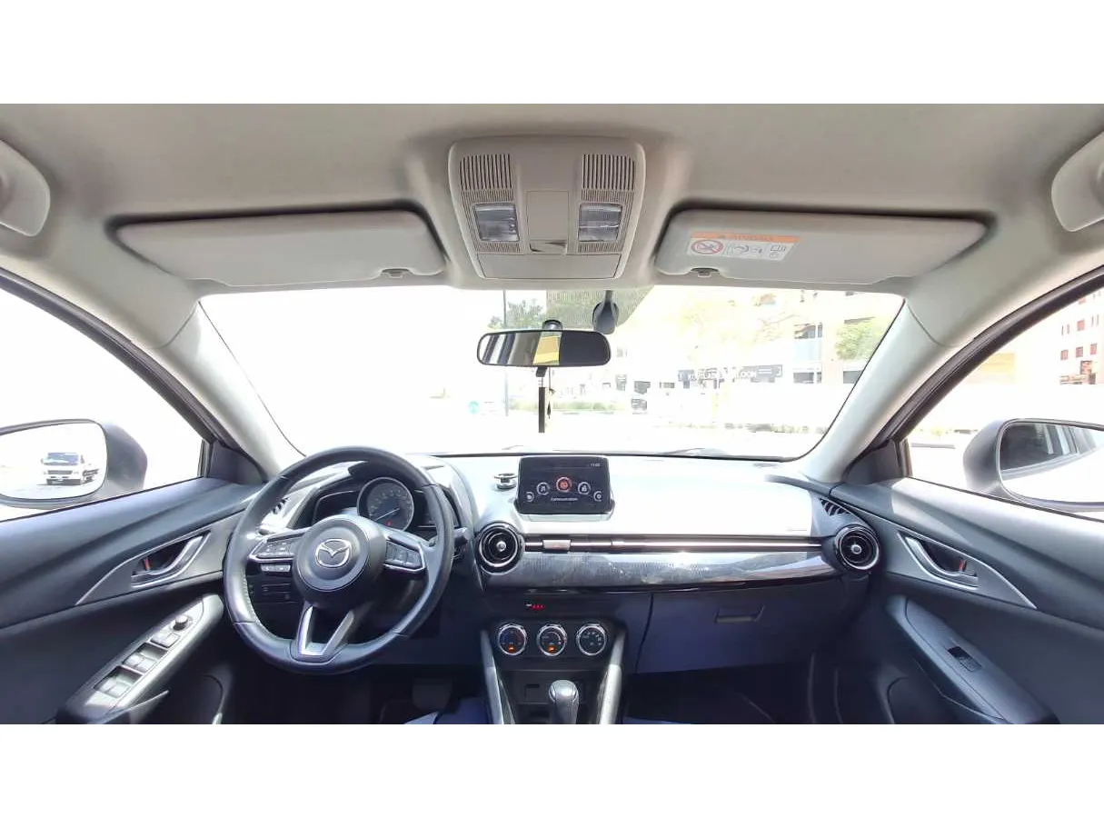 Car image 18