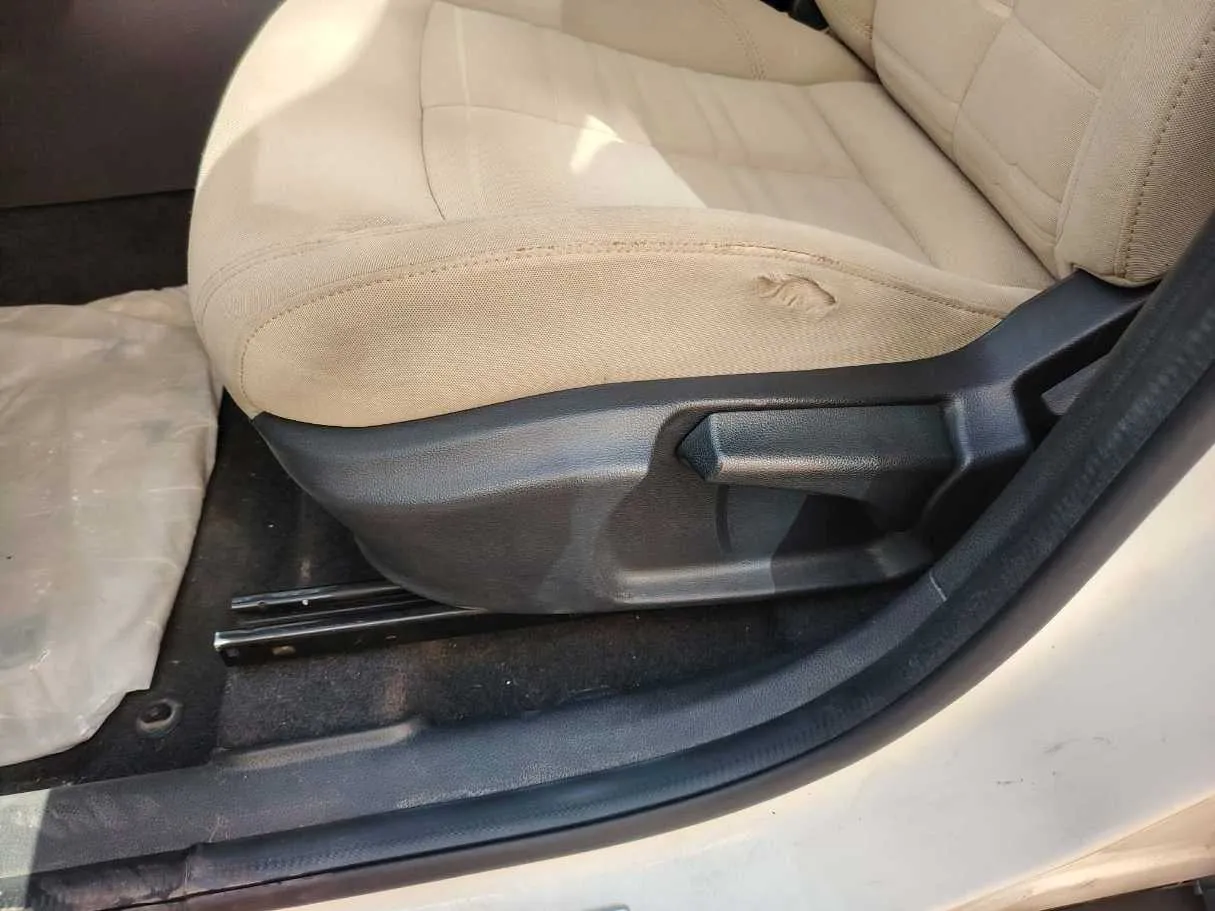 Car image 42