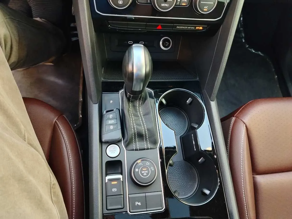 Car image 23