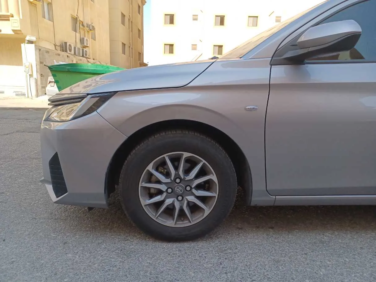 Car image 9