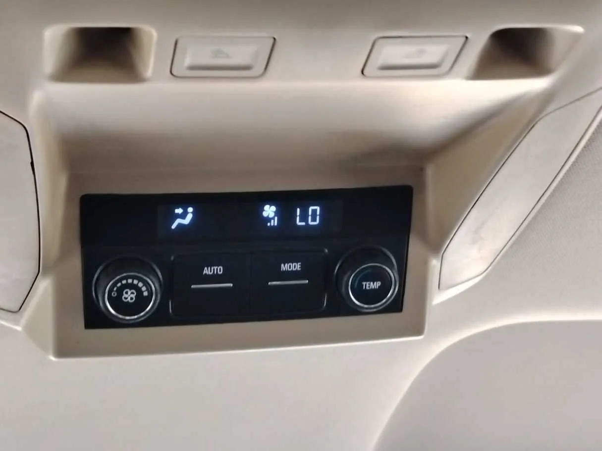 Car image 26
