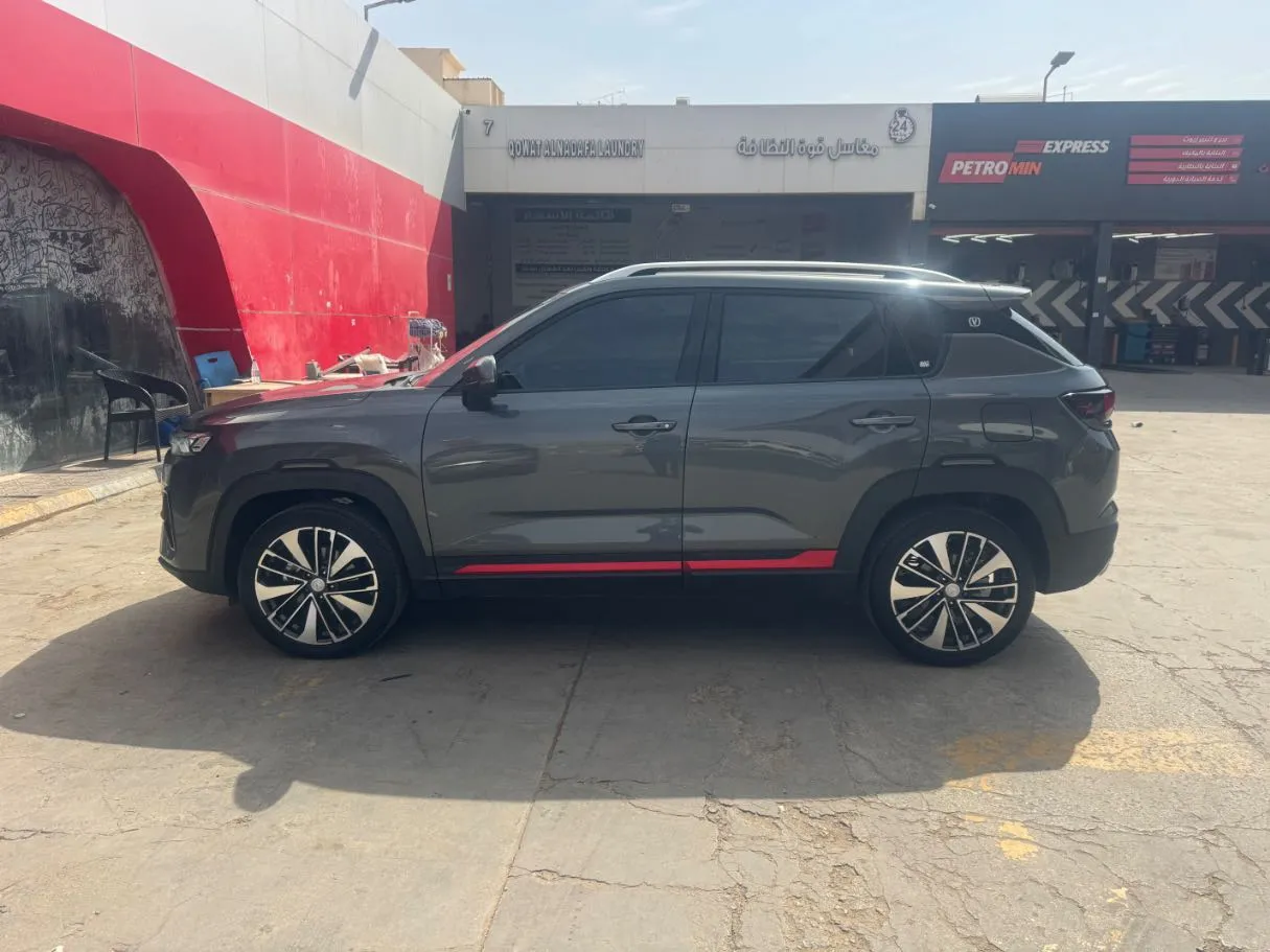 Car image 8