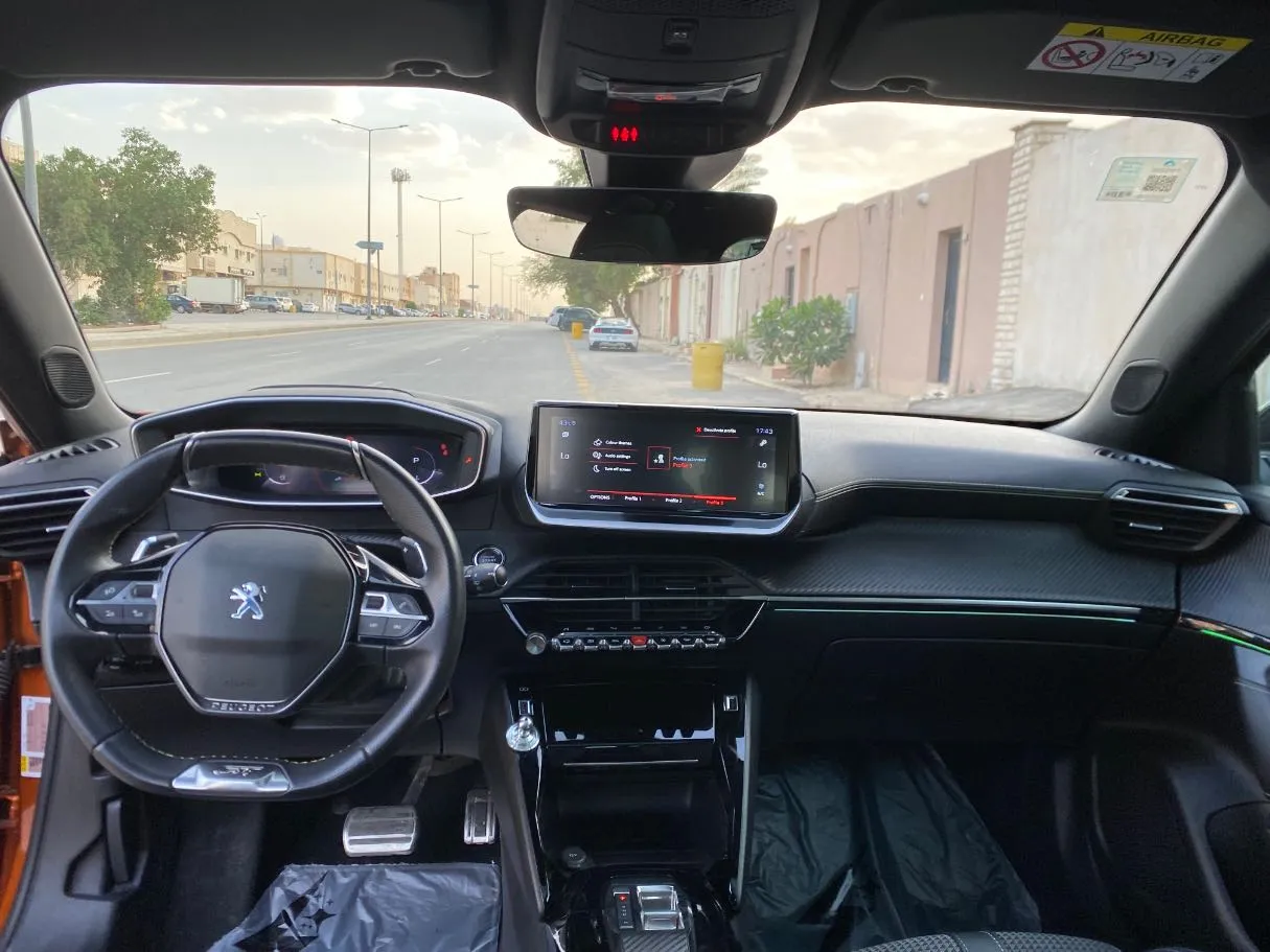 Car image 14