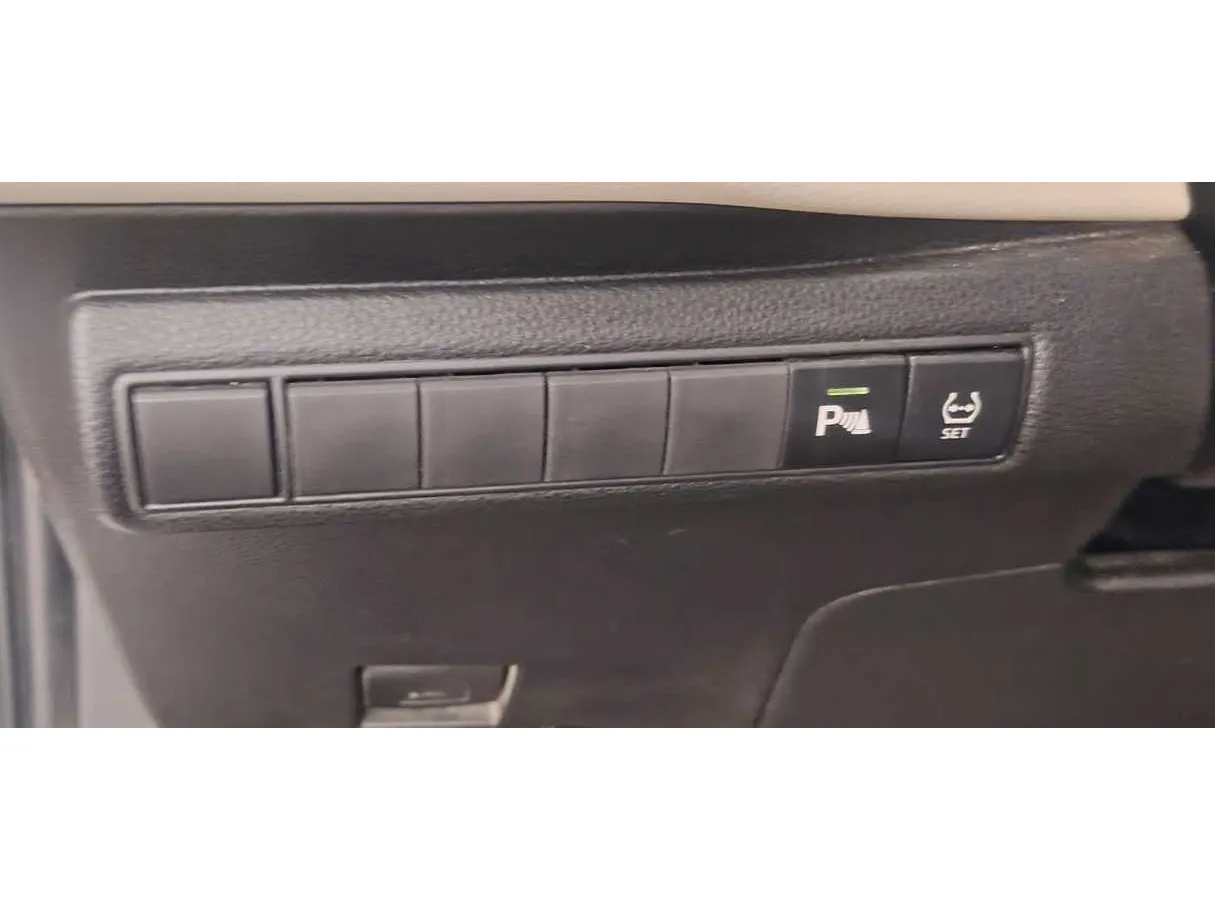 Car image 29