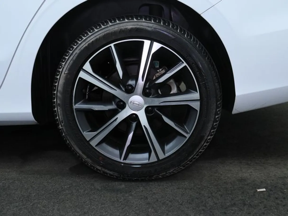 Car image 7