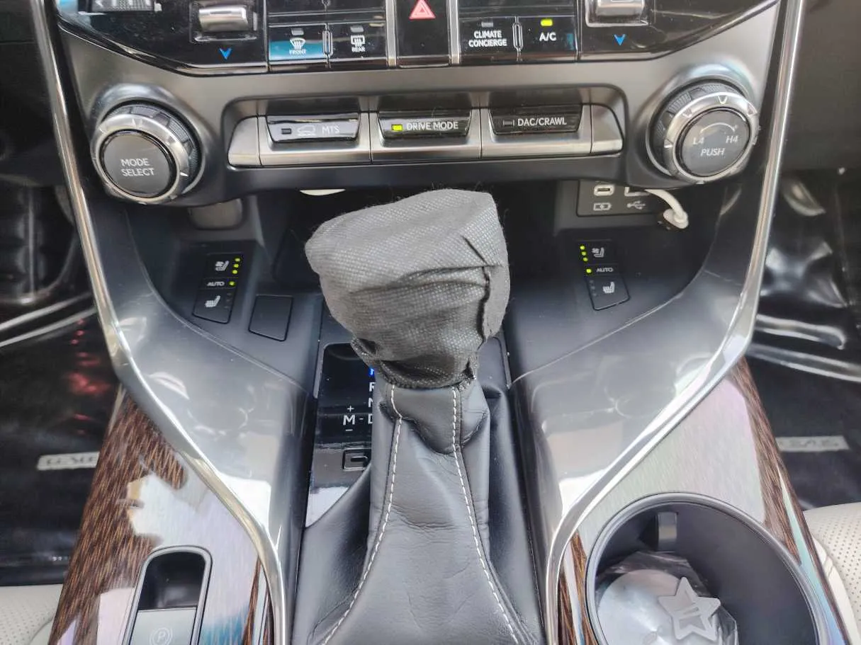 Car image 20