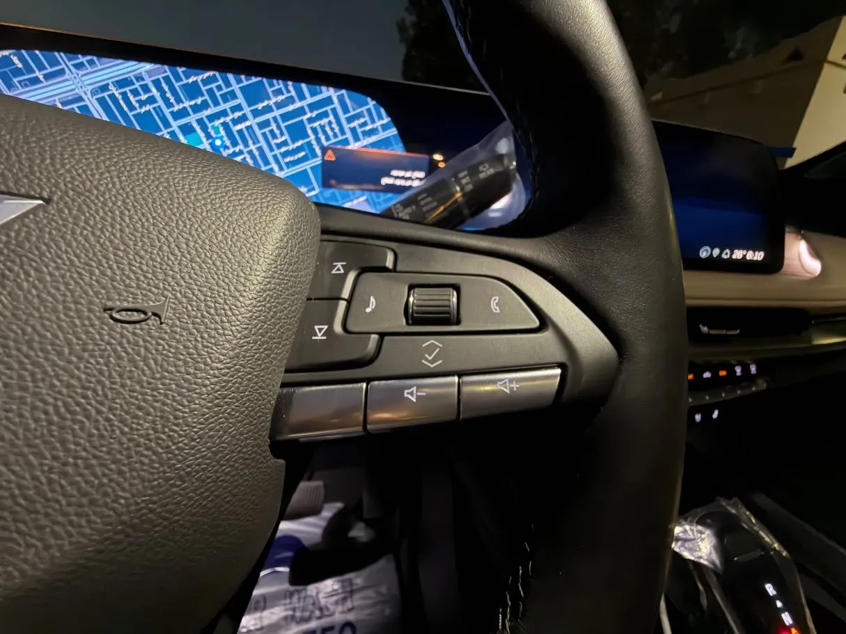 Car image 24