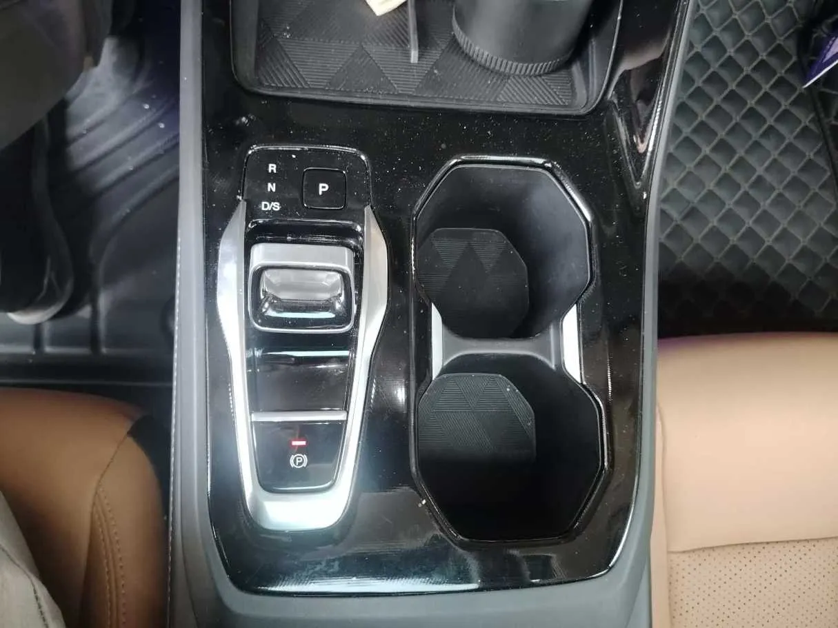 Car image 22