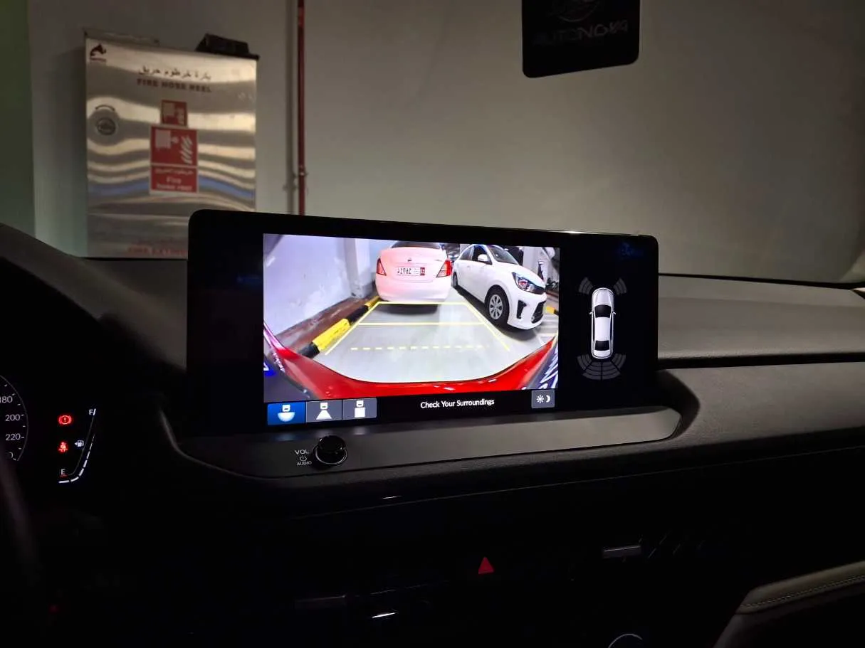 Car image 12