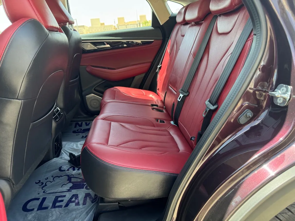 Car image 15
