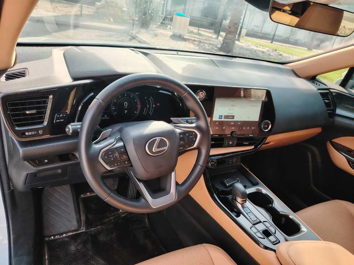 Car image 11