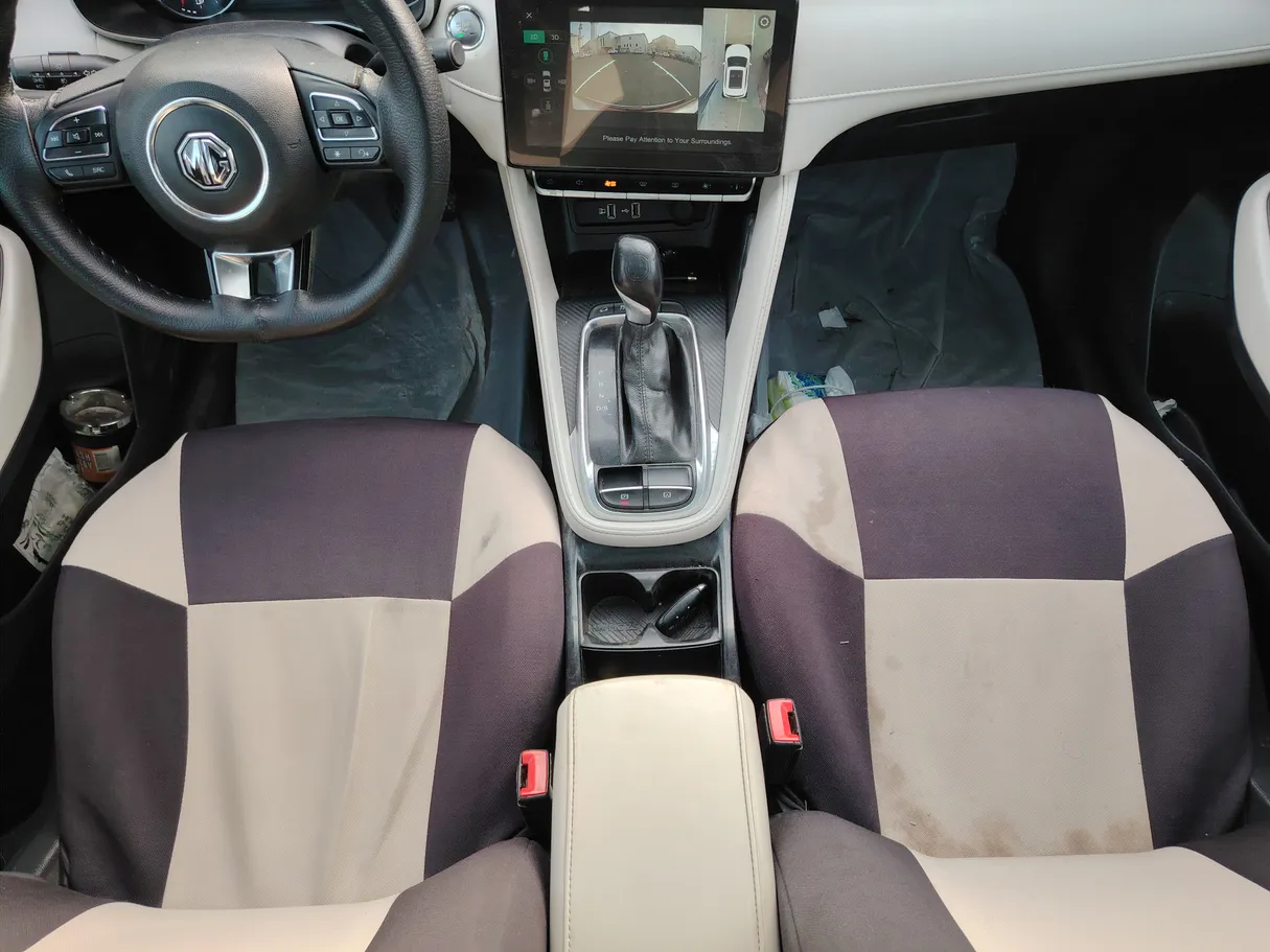 Car image 19