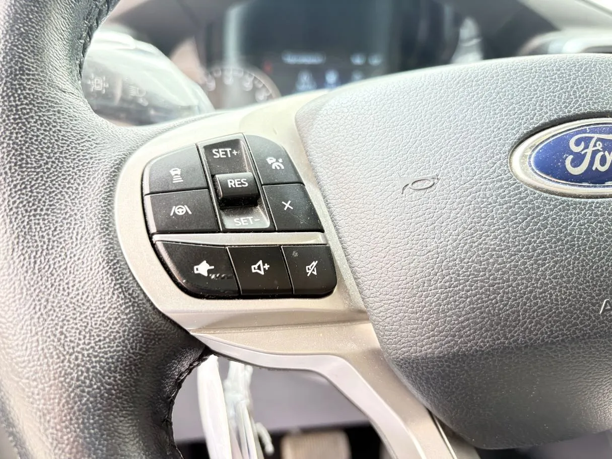 Car image 28