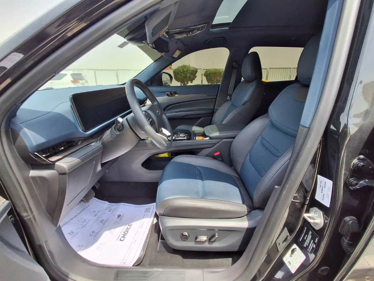 Car image 12