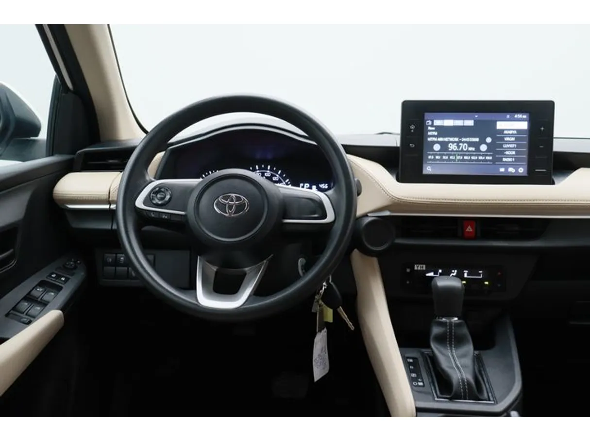 Car image 15
