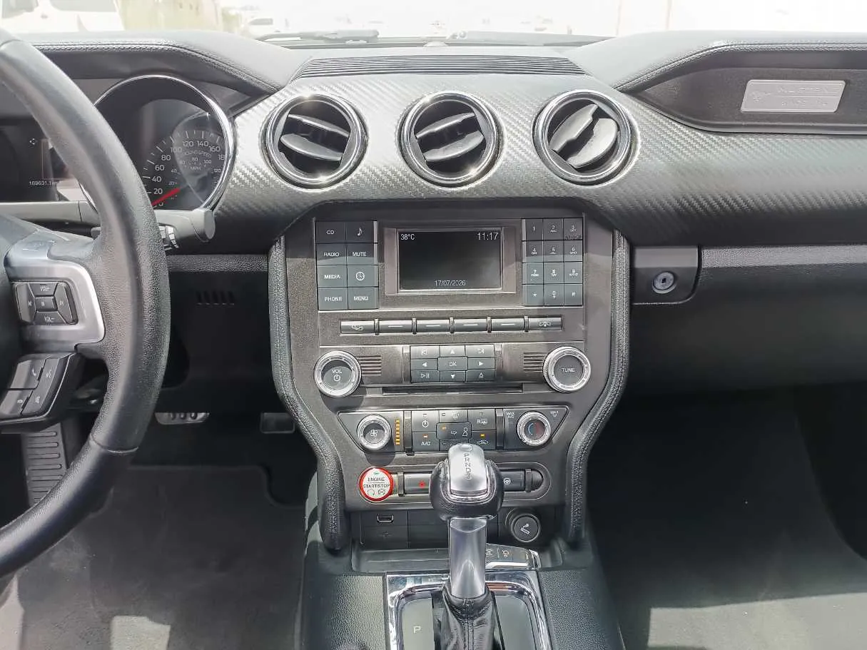 Car image 16
