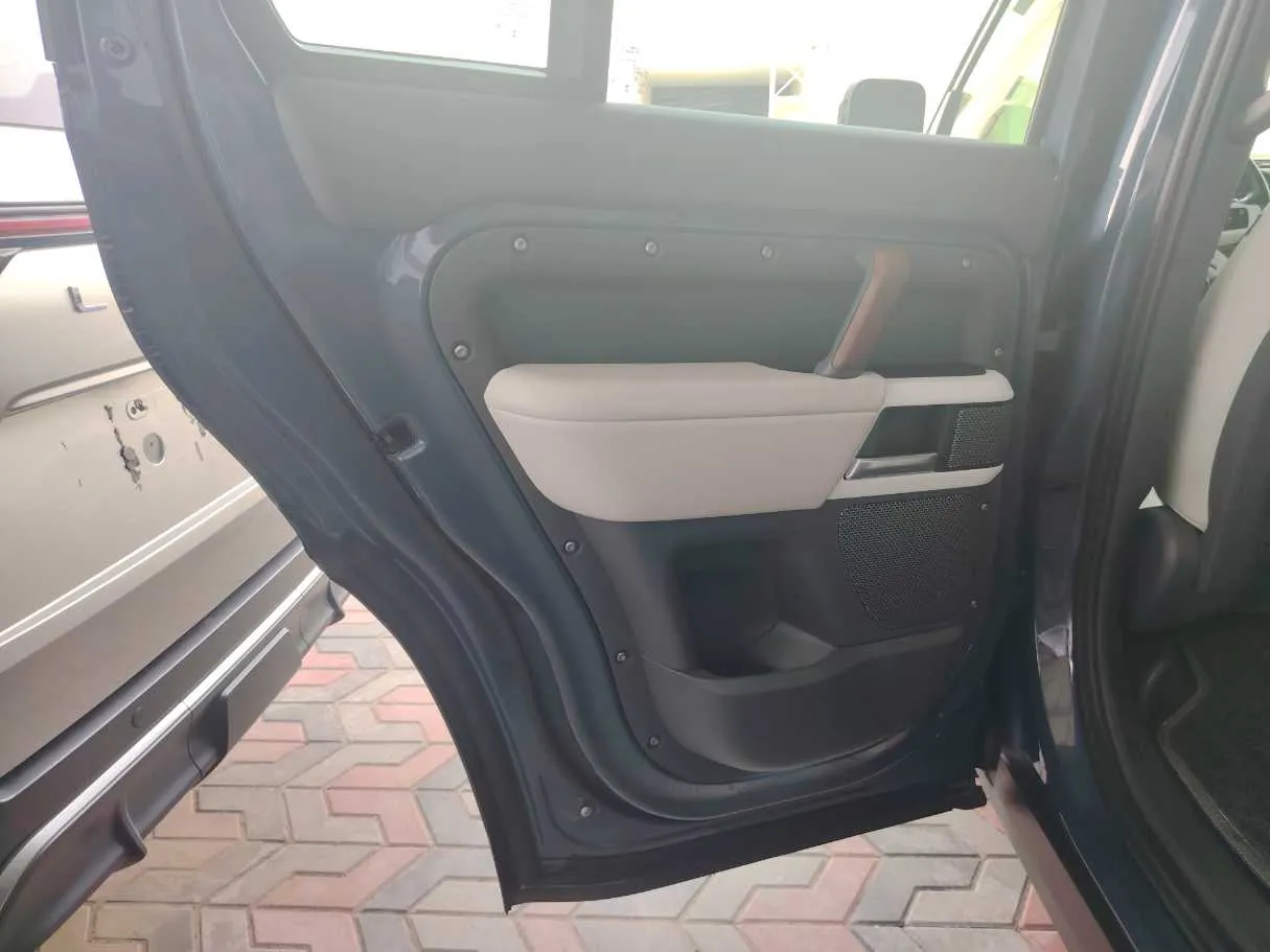 Car image 19