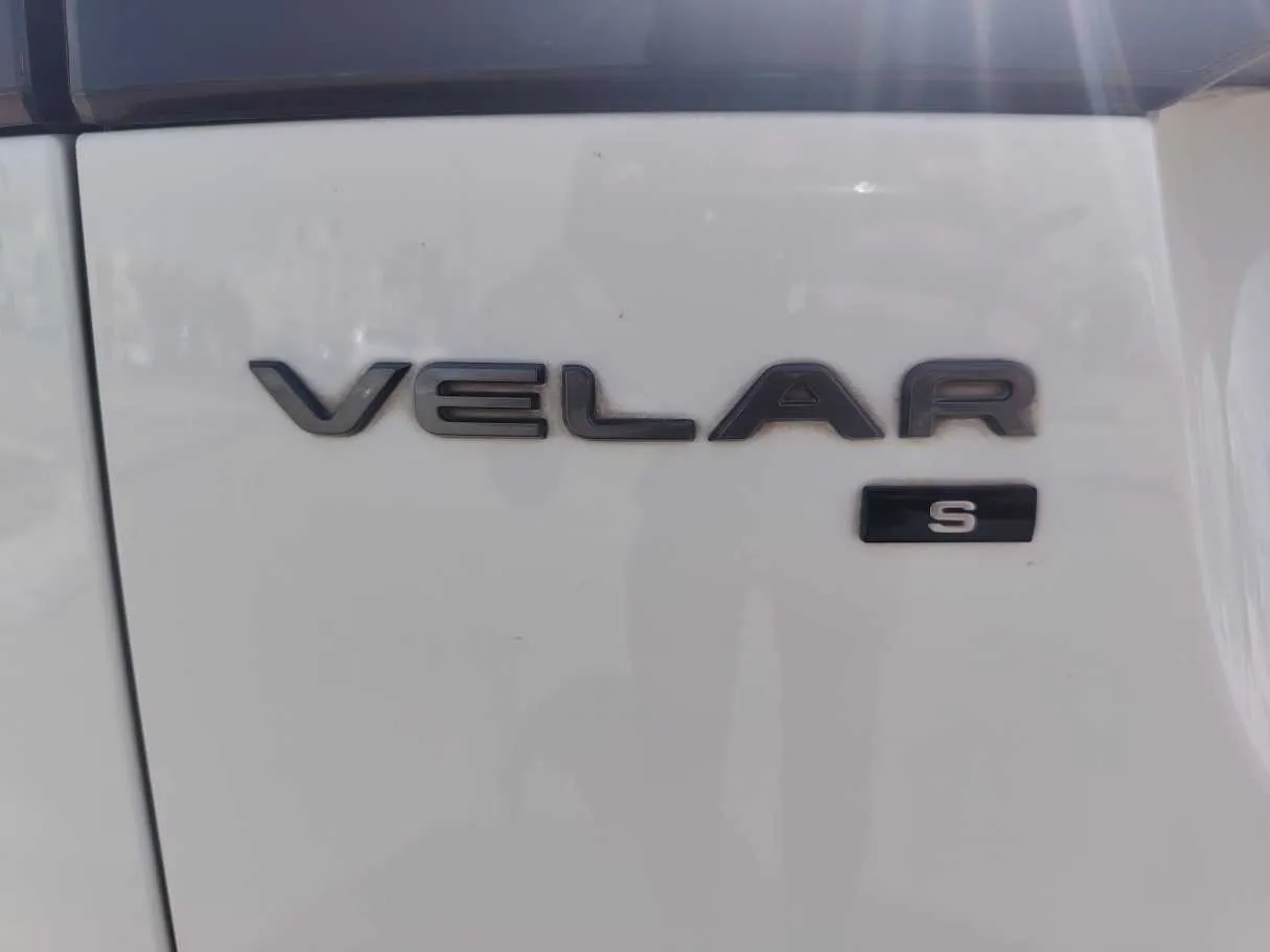Car image 30