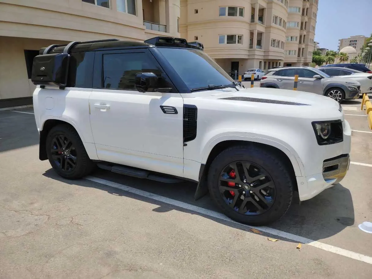 Car image 4