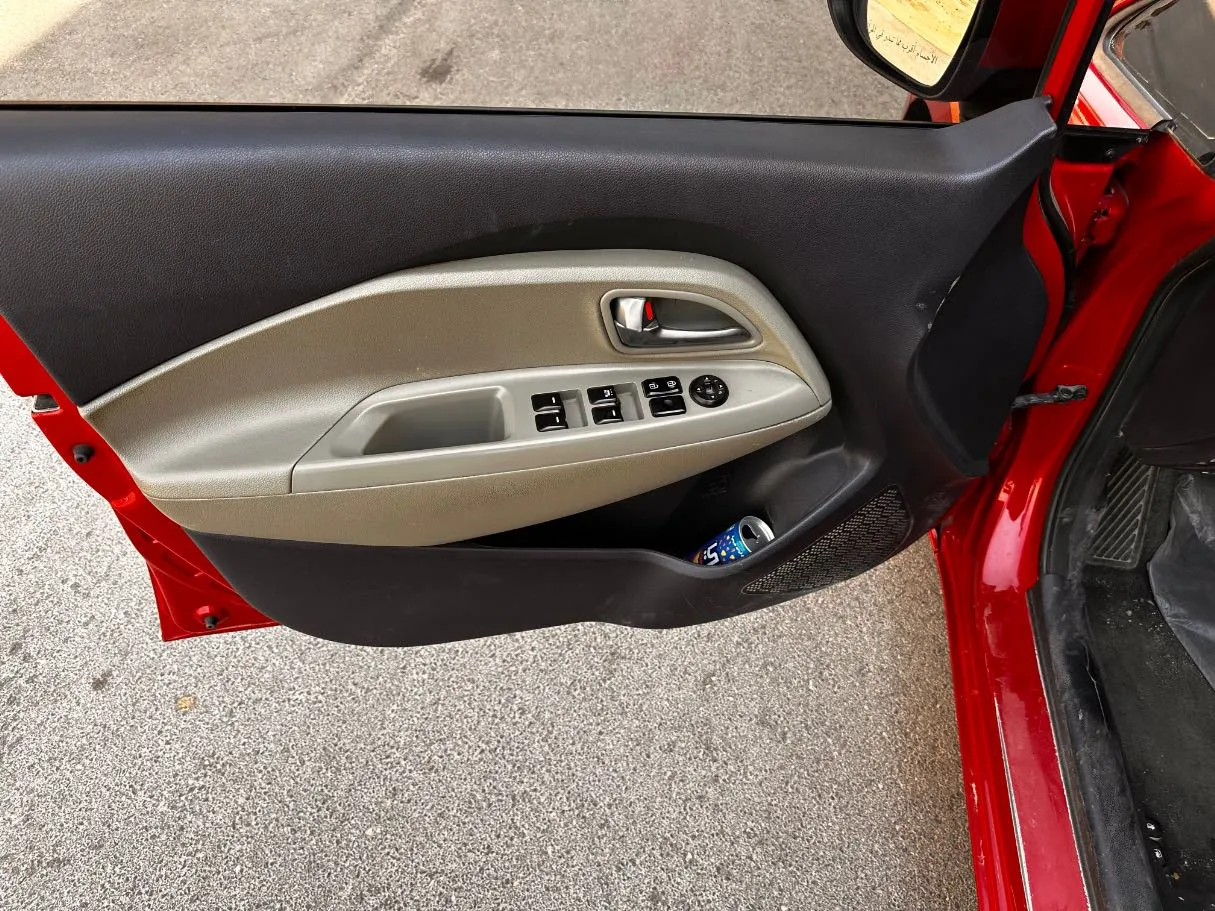 Car image 10