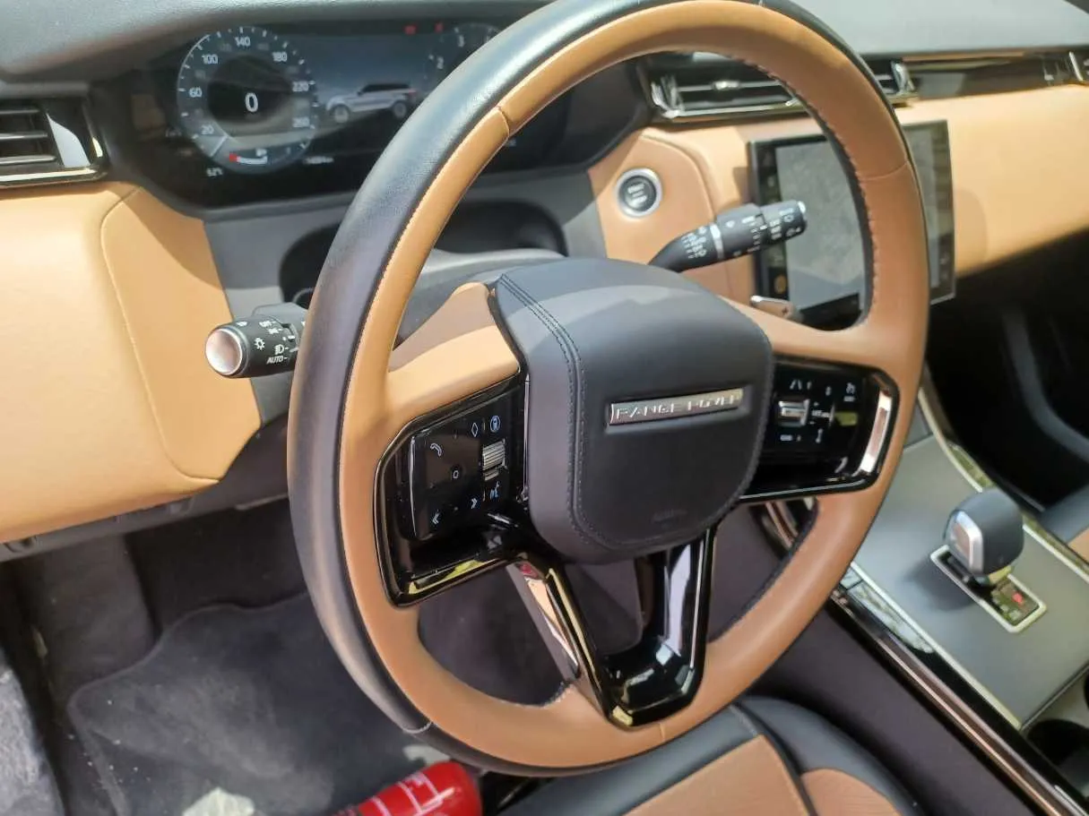 Car image 19