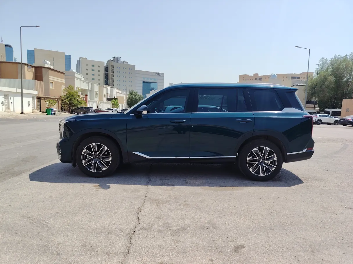 Car image 8