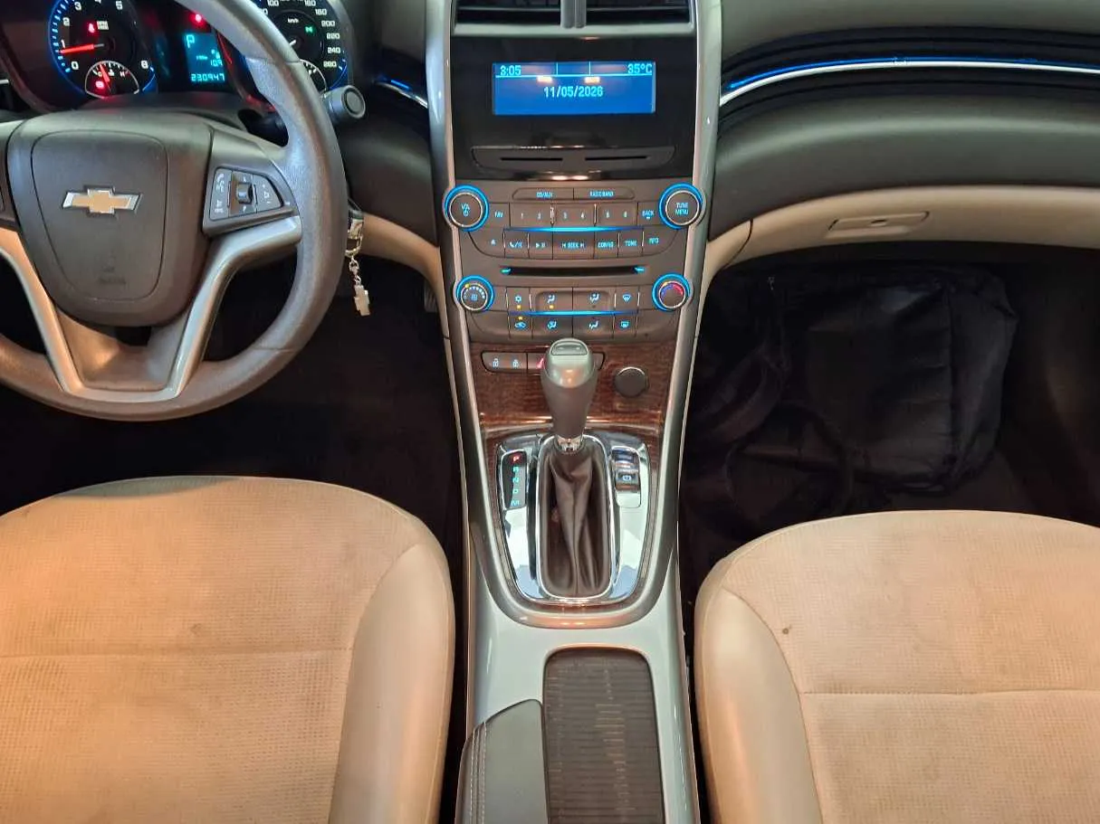 Car image 14