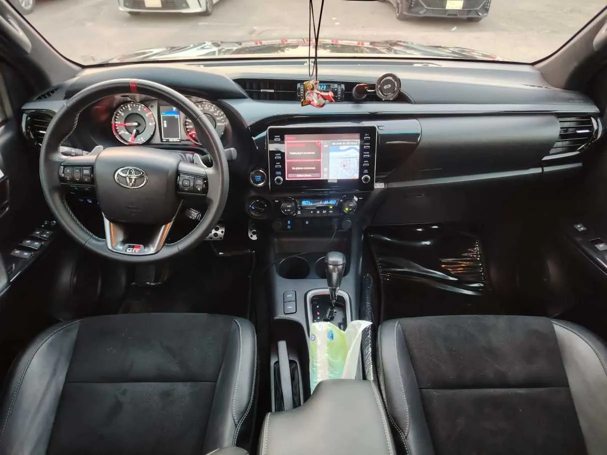 Car image 19
