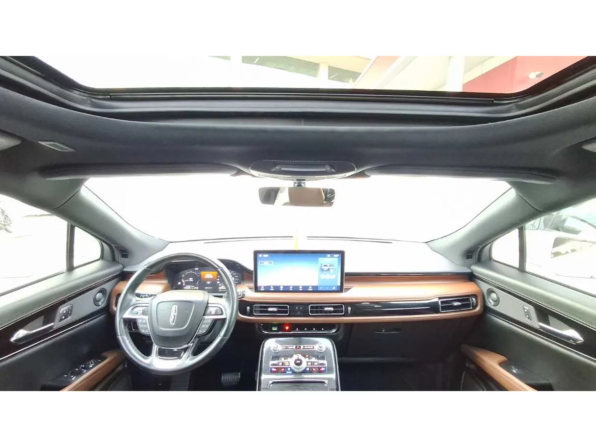 Car image 16