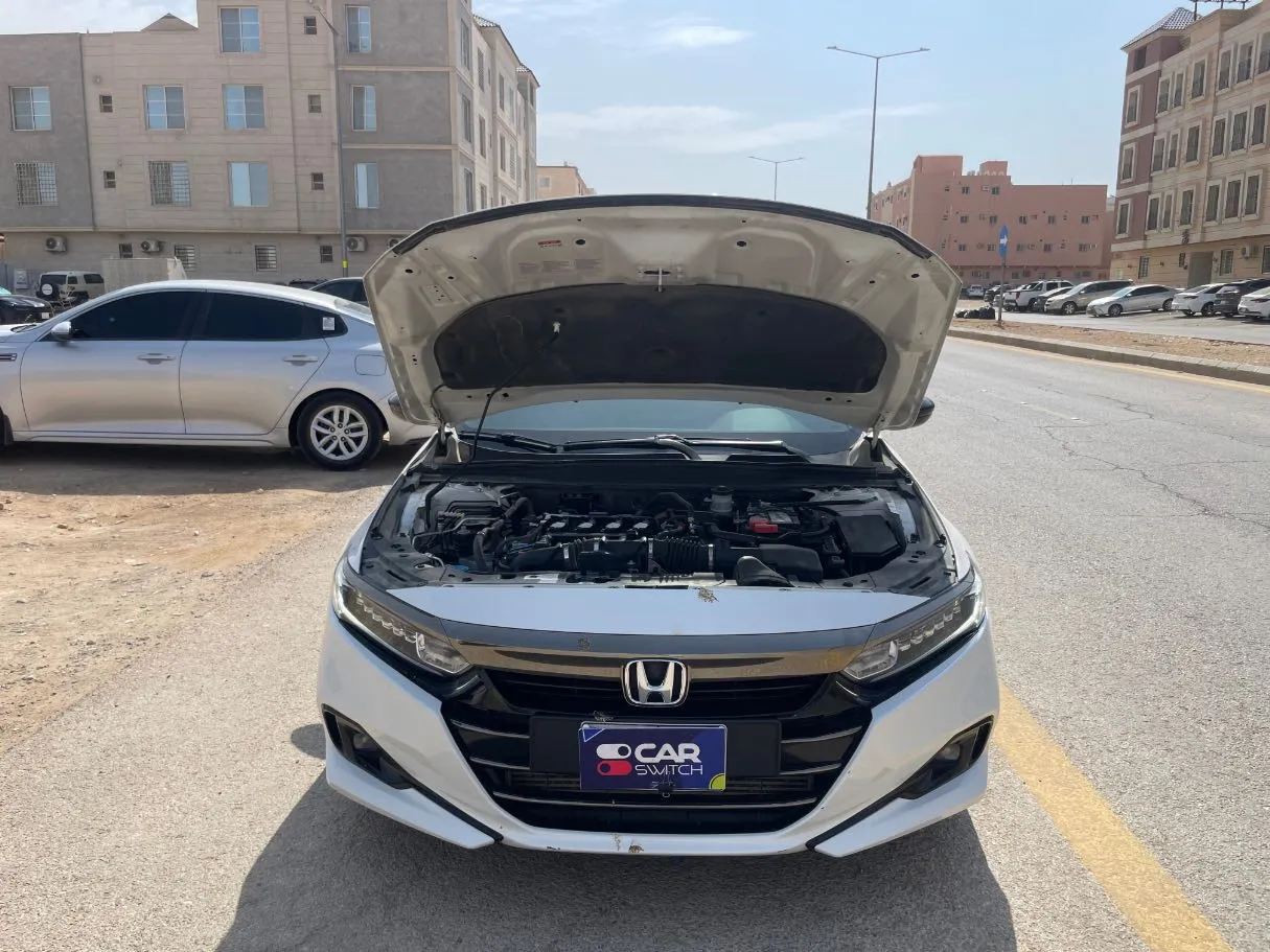 Car image 24