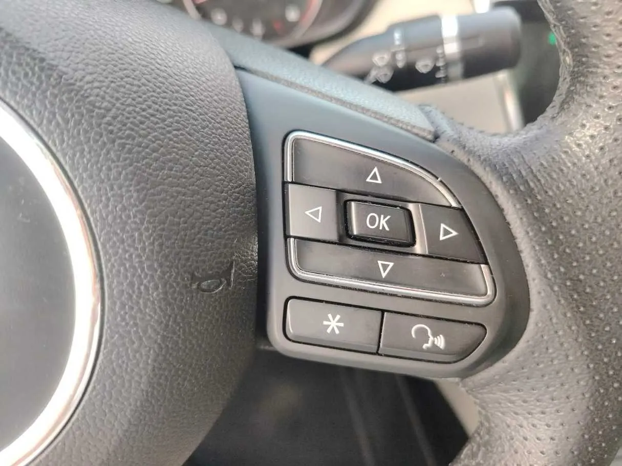 Car image 27