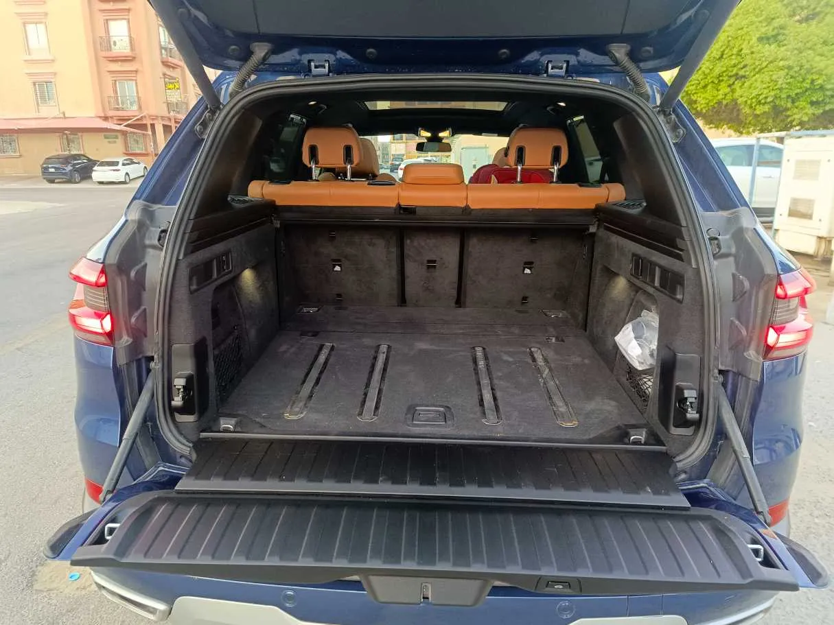 Car image 30