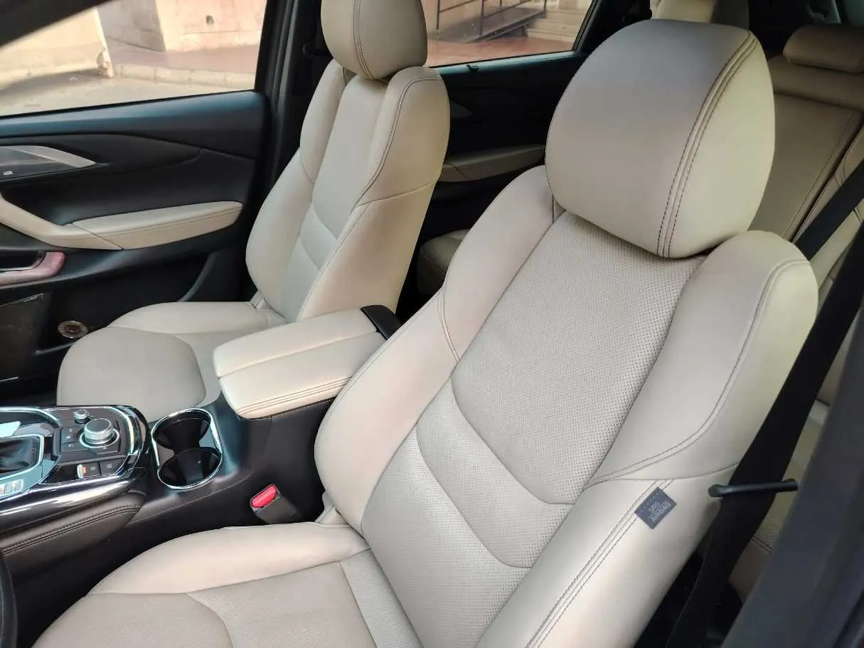 Car image 16