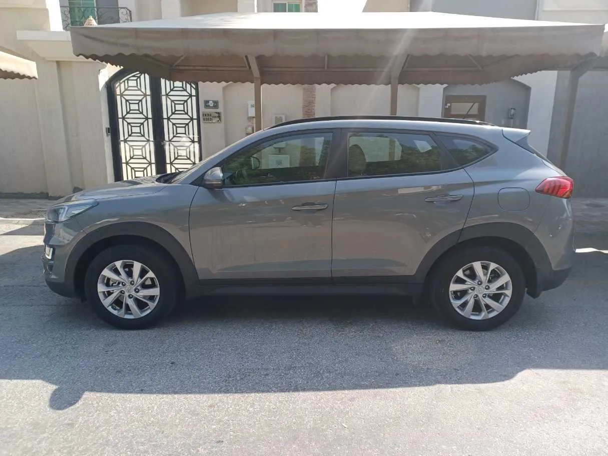 Car image 9