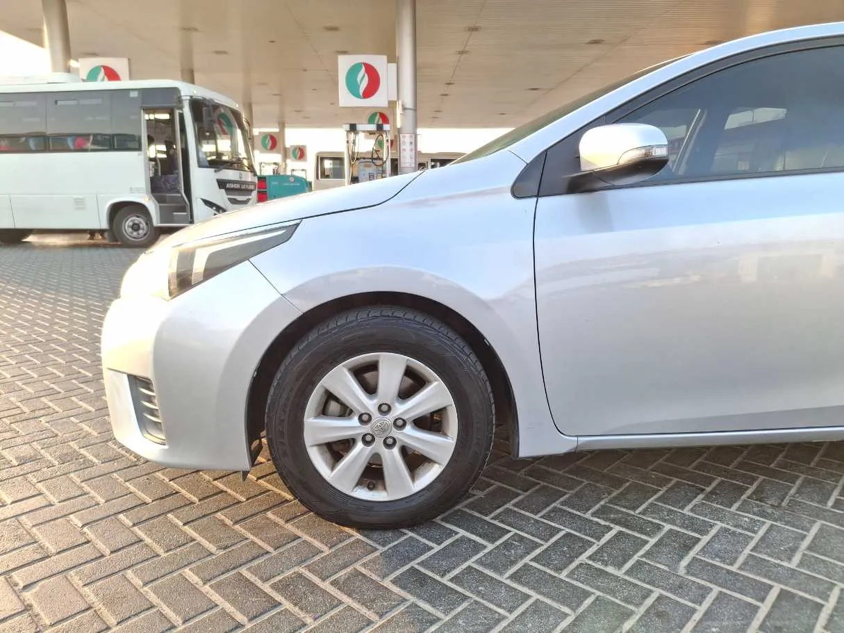 Car image 9