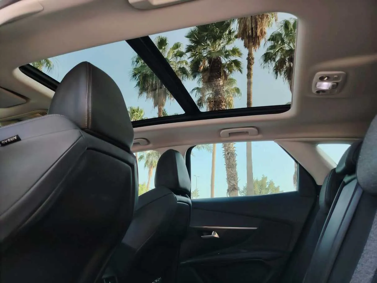 Car image 18