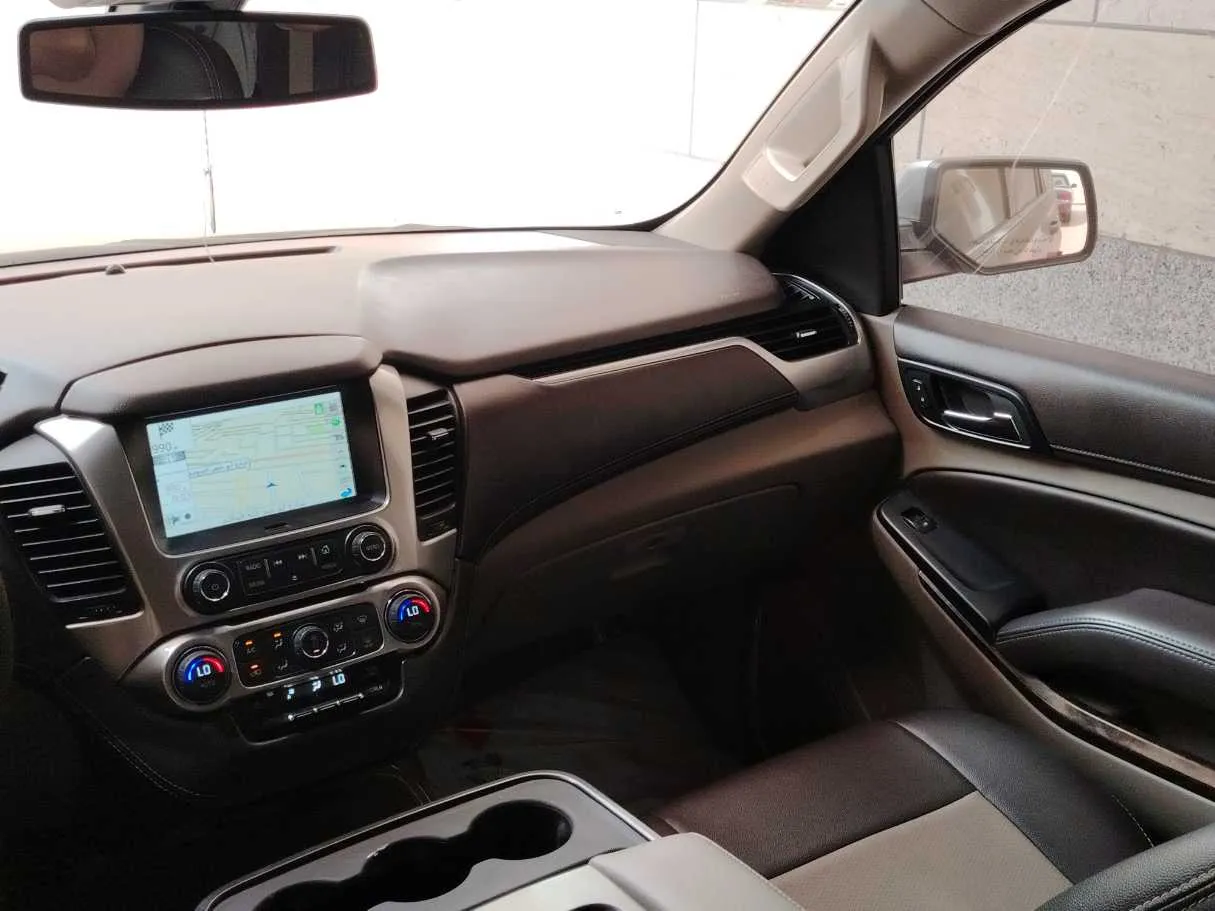 Car image 18