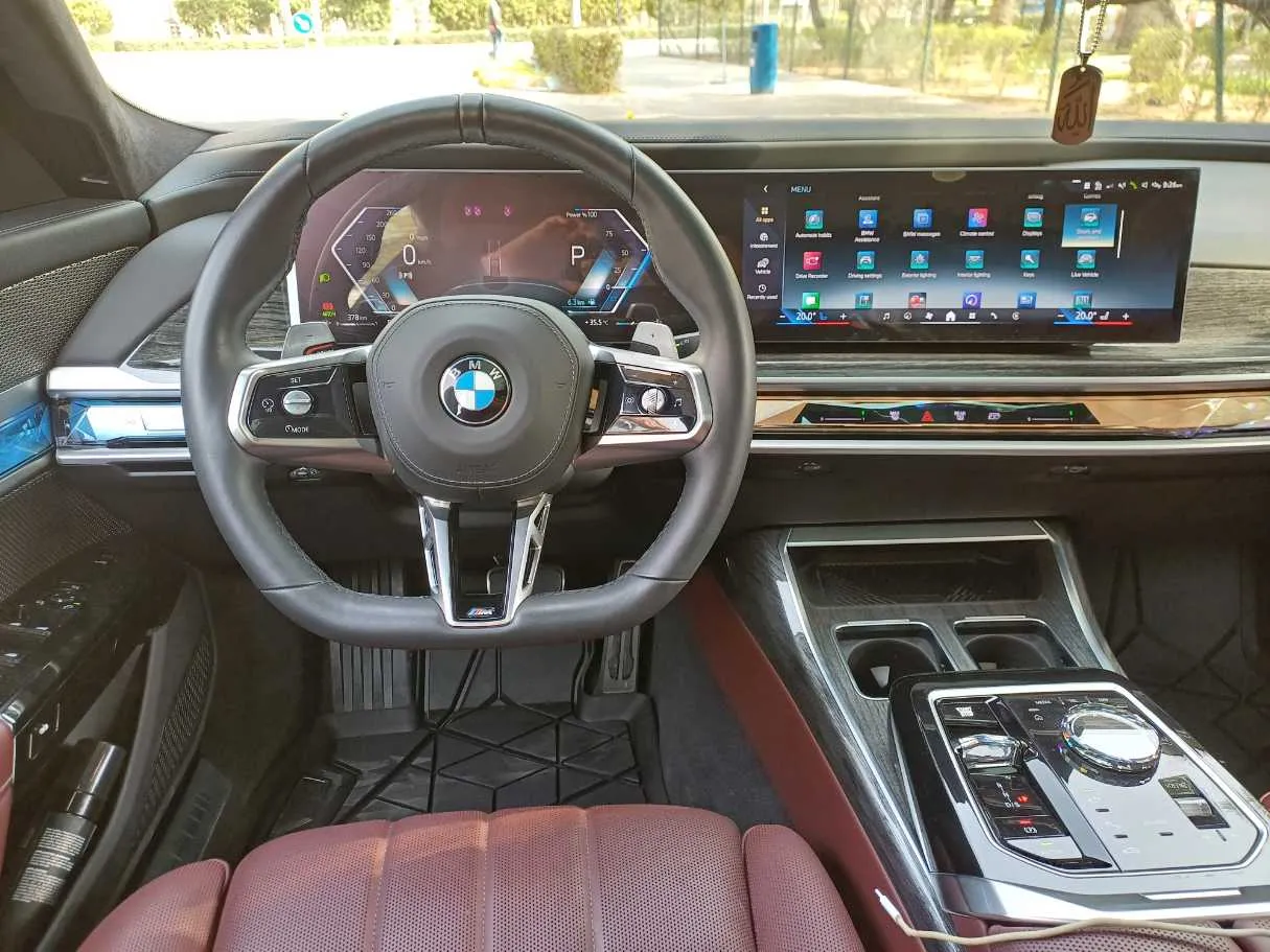 Car image 15