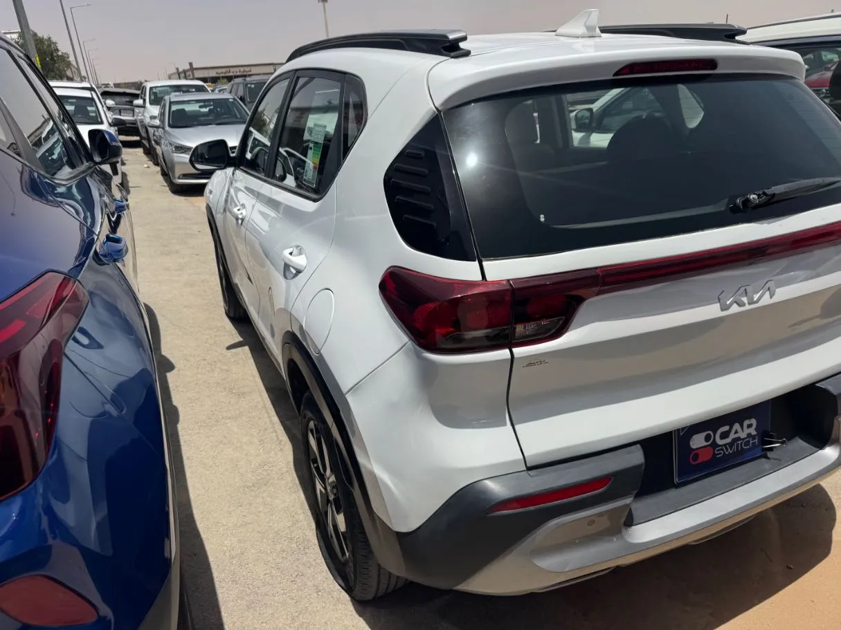 Car image 5