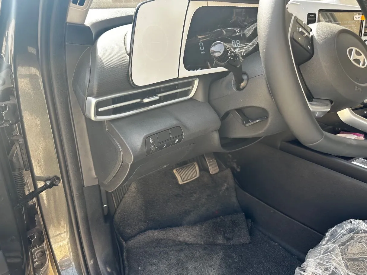 Car image 24