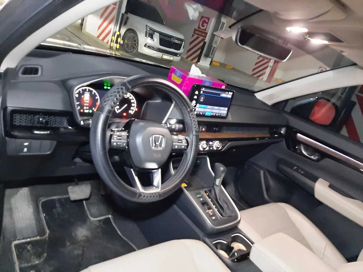 Car image 11