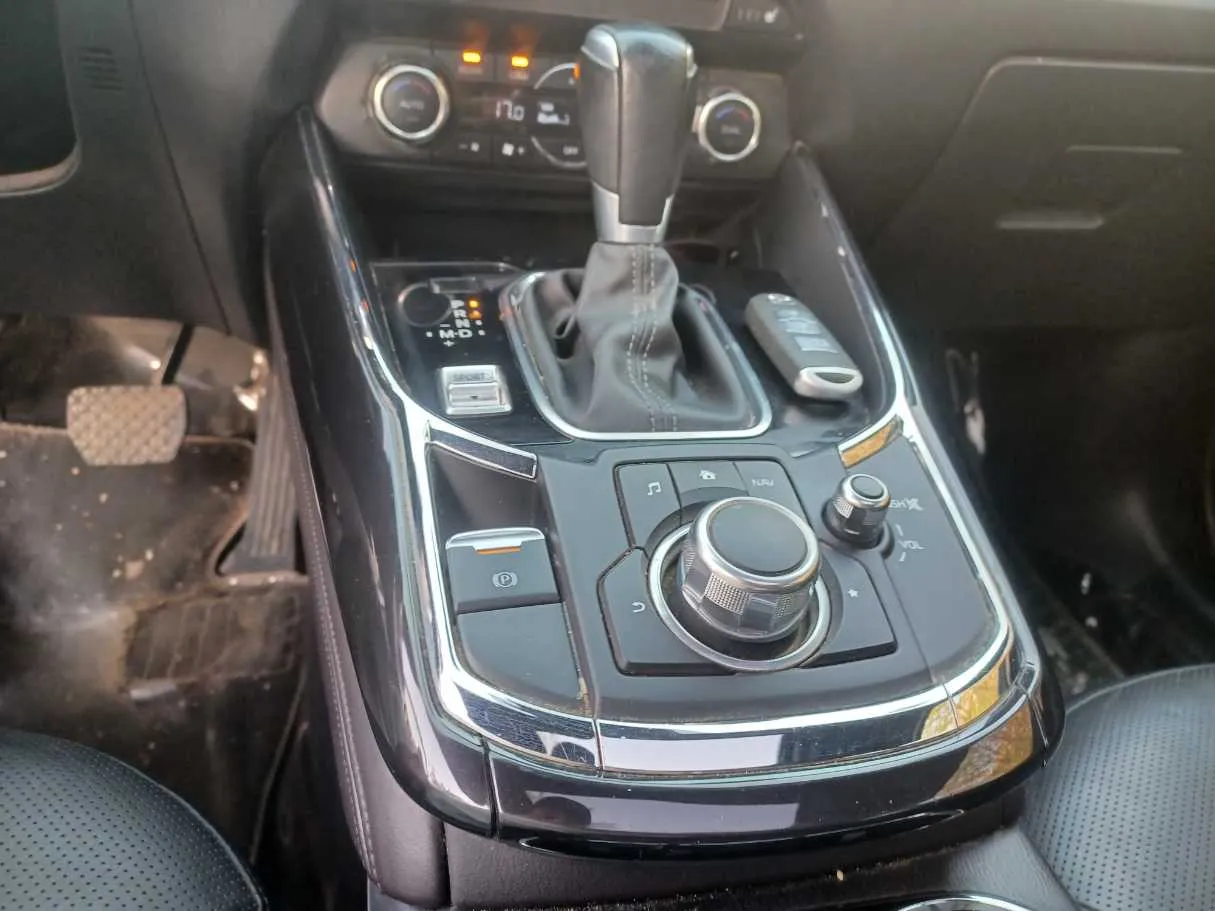 Car image 17